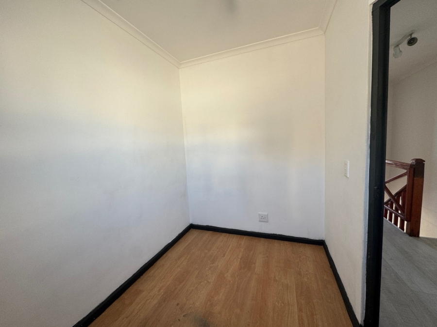 4 Bedroom Property for Sale in Black River Western Cape
